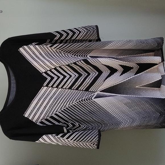 🛍️Women's Plus Size Mid-Sleeves Top - Picture 1 of 4